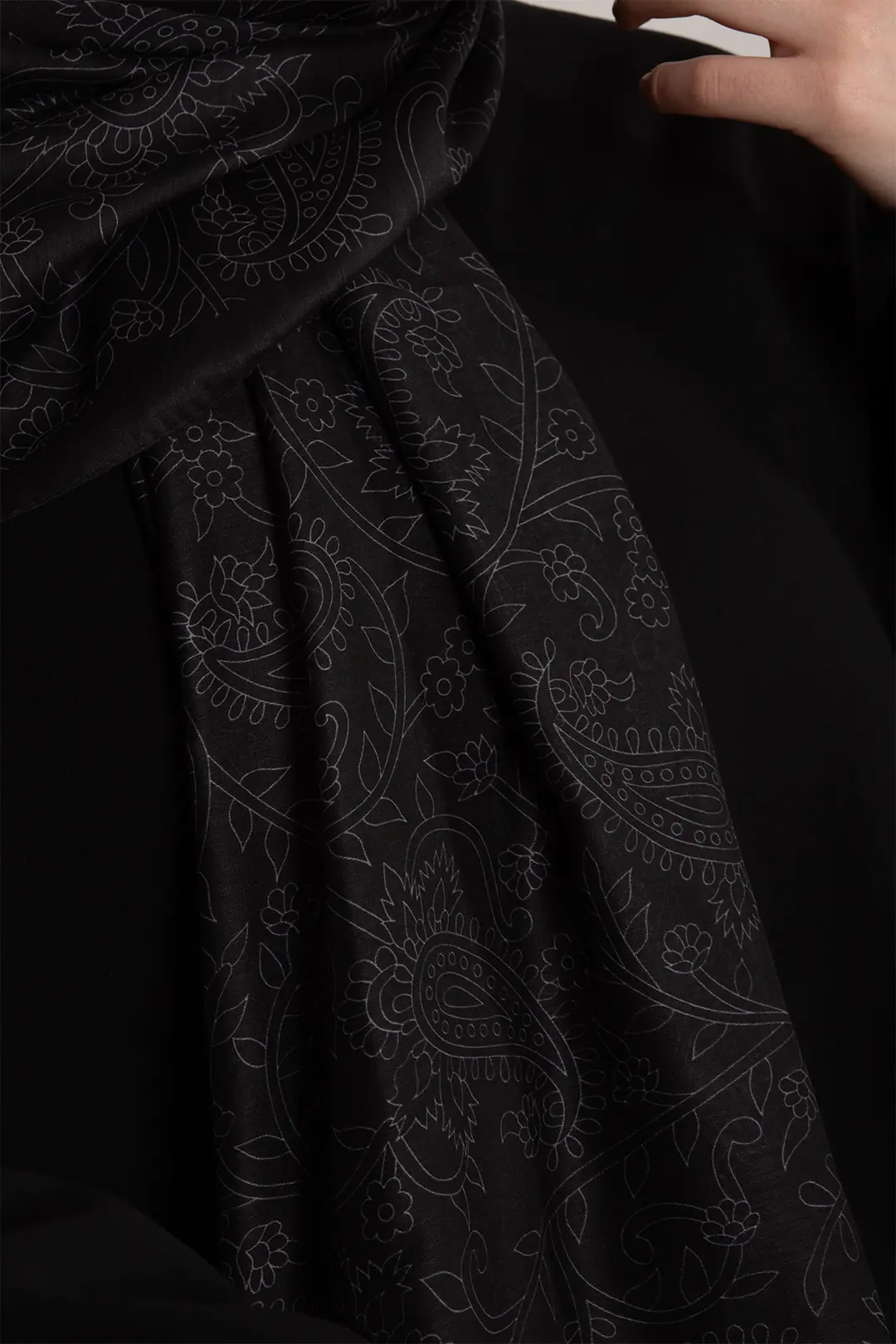 Mystic Texture Patterned Cotton Scarf, Black 3