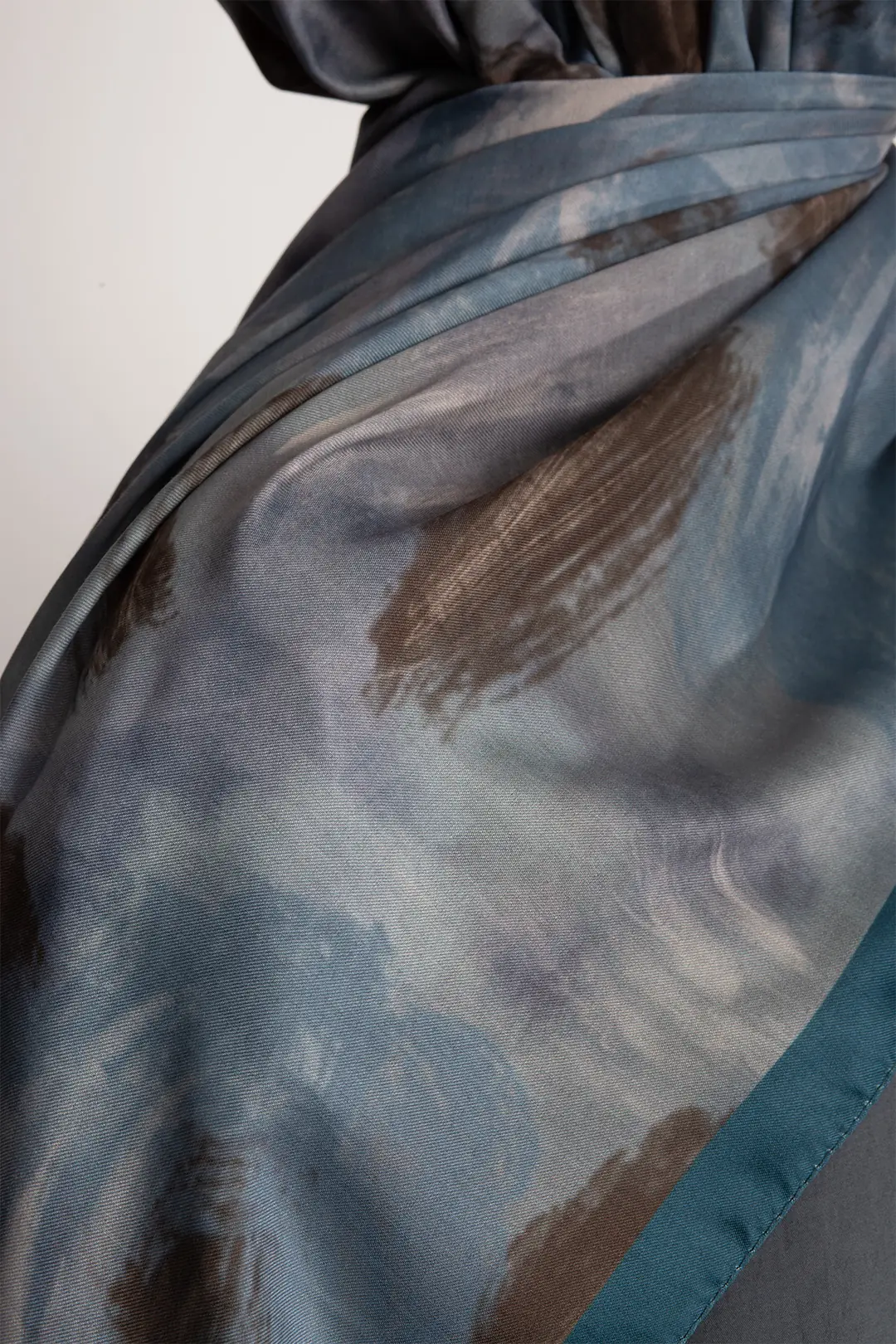 Cloud Roses Patterned Soft Scarf Indigo 5