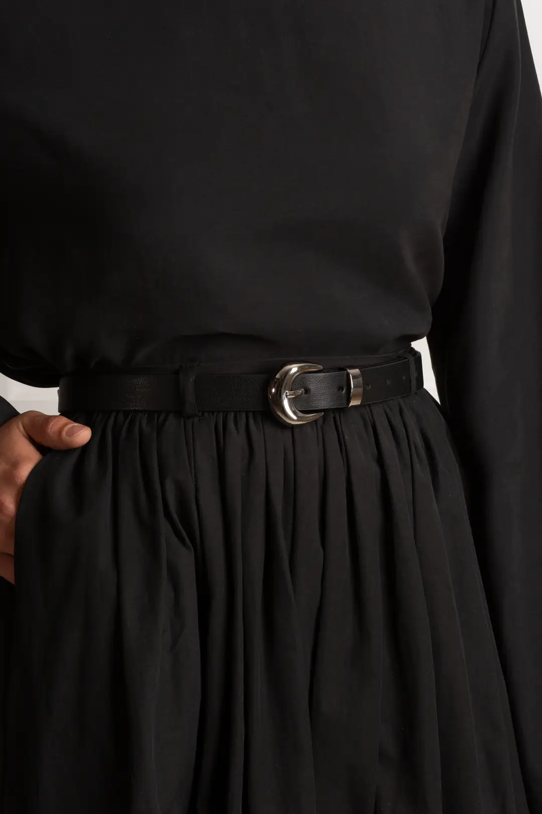 Thick Oval Buckle Leather Belt, Black 4
