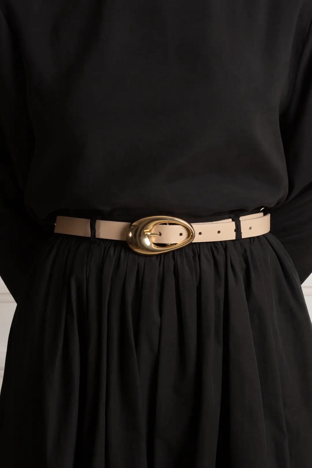 Oval Buckle Thin Belt with Stone 3