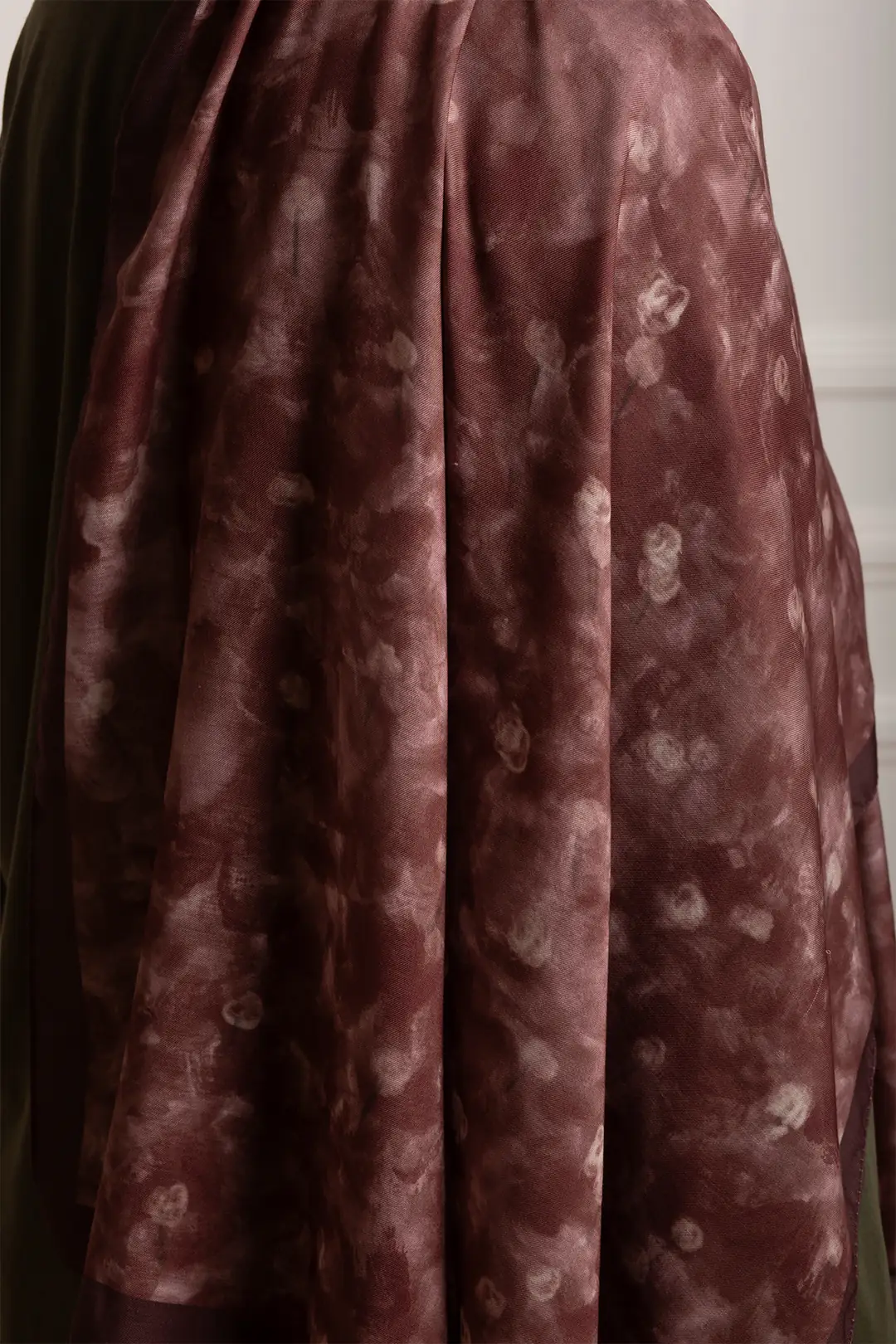 Distant Garden Patterned Soft Shawl Tile 10