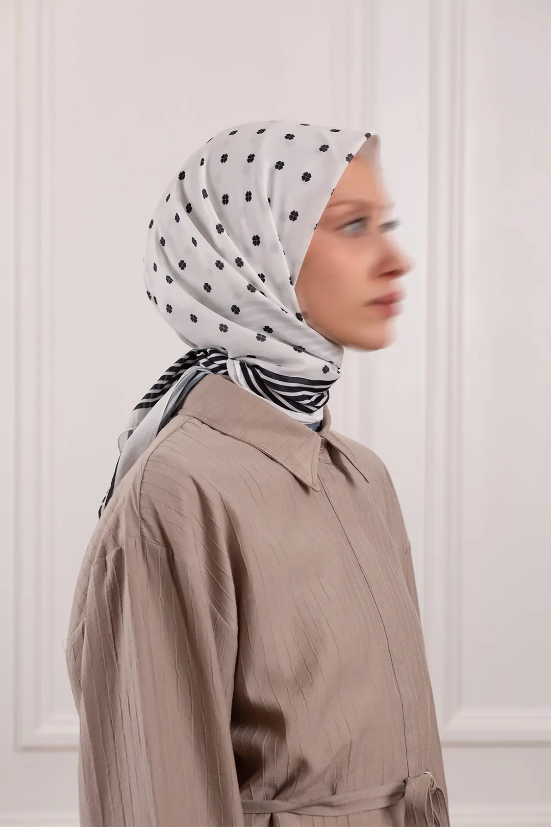 Çiçek Puantiye Desenli Soft Eşarp Beyaz 6