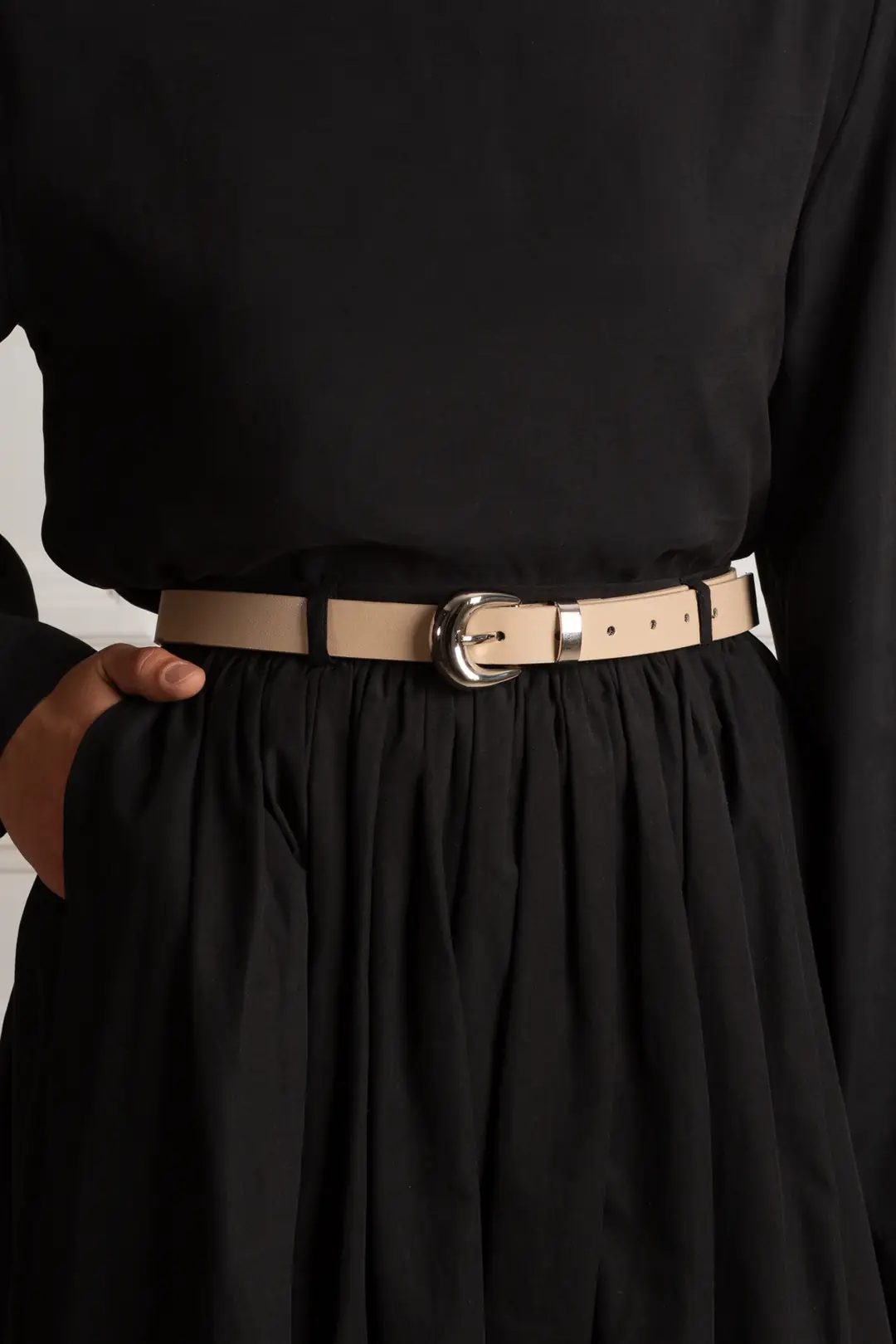 Thick Oval Buckle Leather Belt with Stones 4