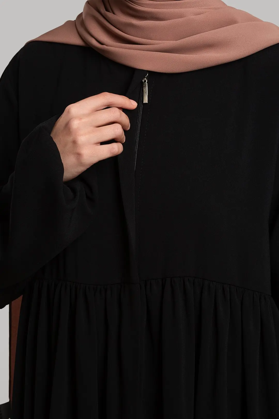 Ahsen Zippered Yoke Abaya Black 4