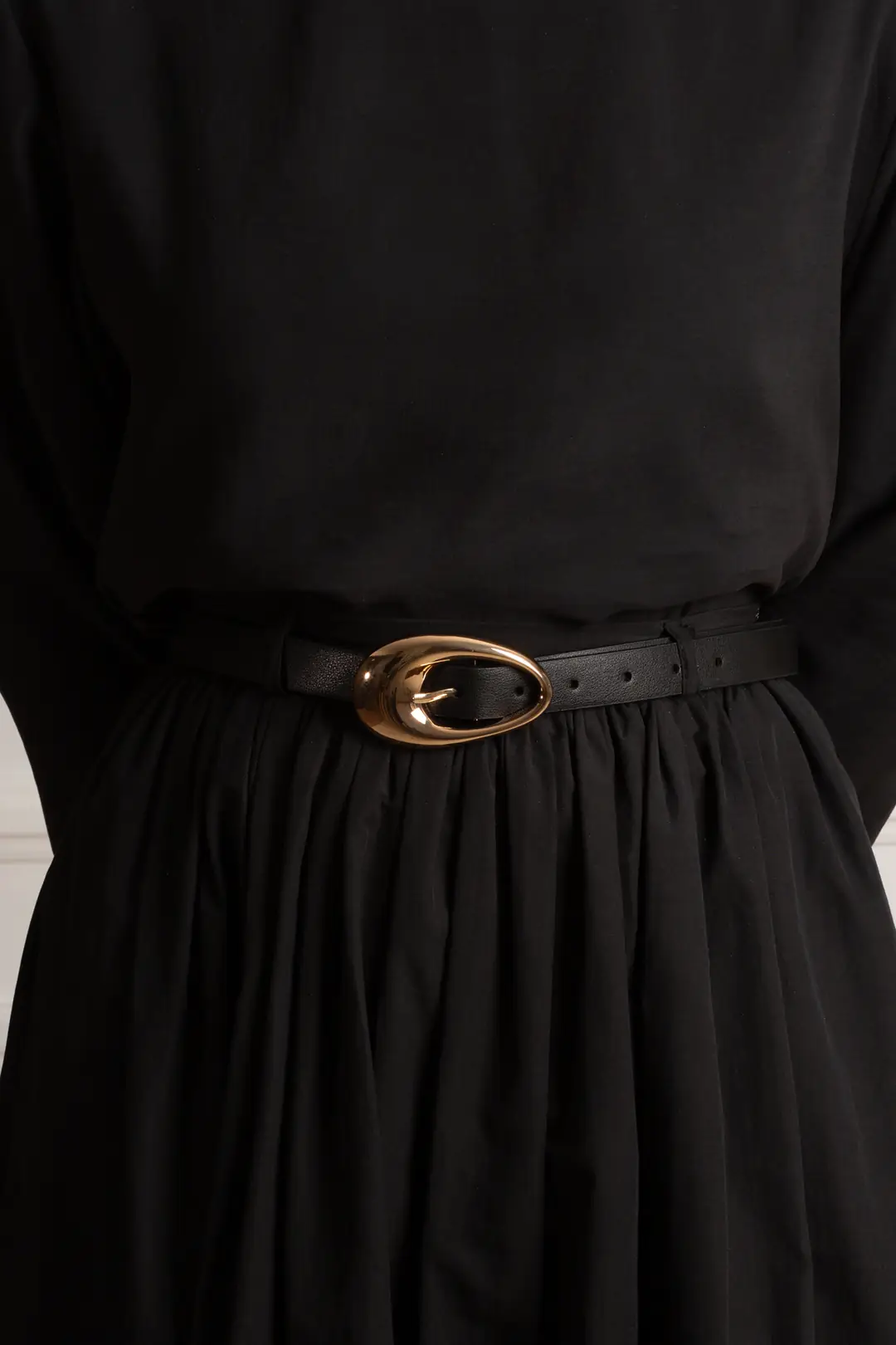 Oval Buckle Thin Belt, Black 3