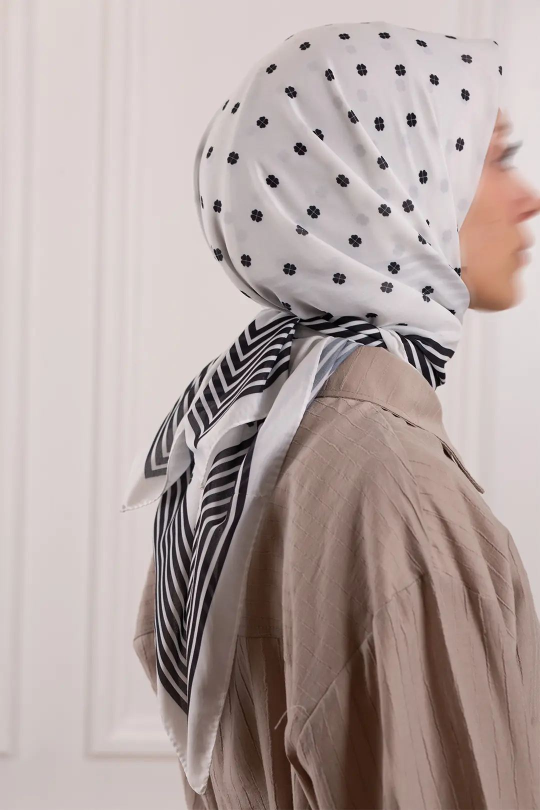 Çiçek Puantiye Desenli Soft Eşarp Beyaz 7