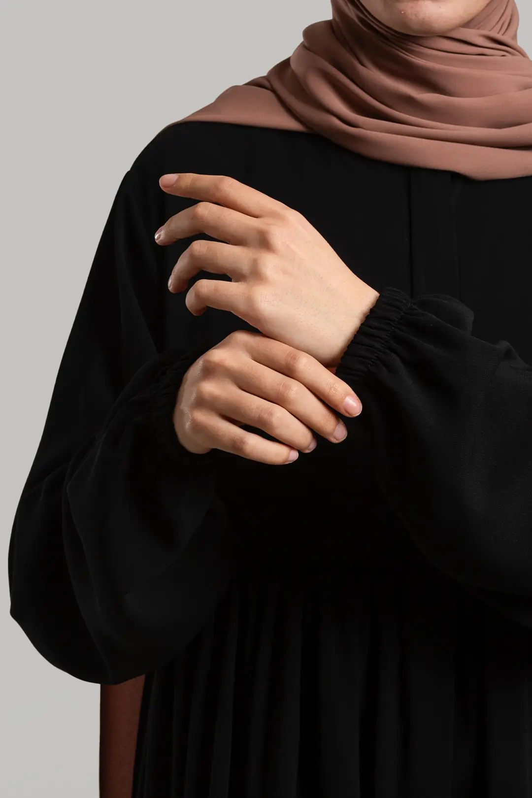 Ahsen Zippered Yoke Abaya Black 6