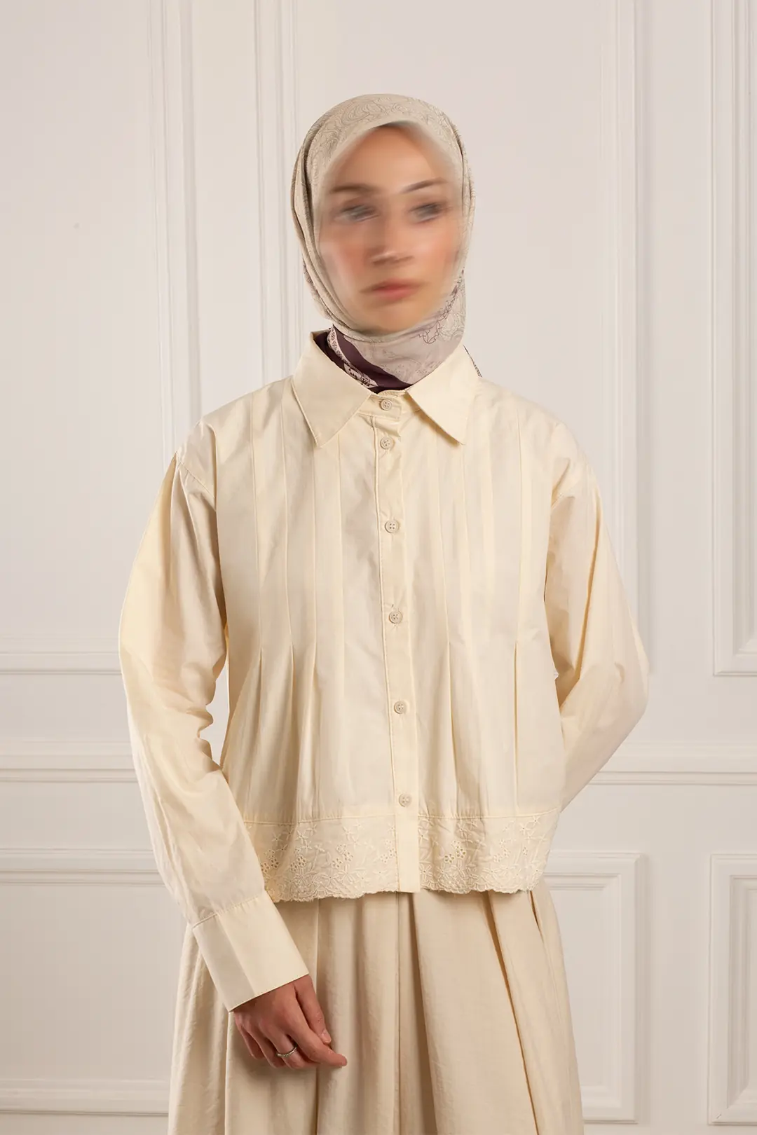 Çiçek Detaylı Brode Gömlek Tereyağı 4