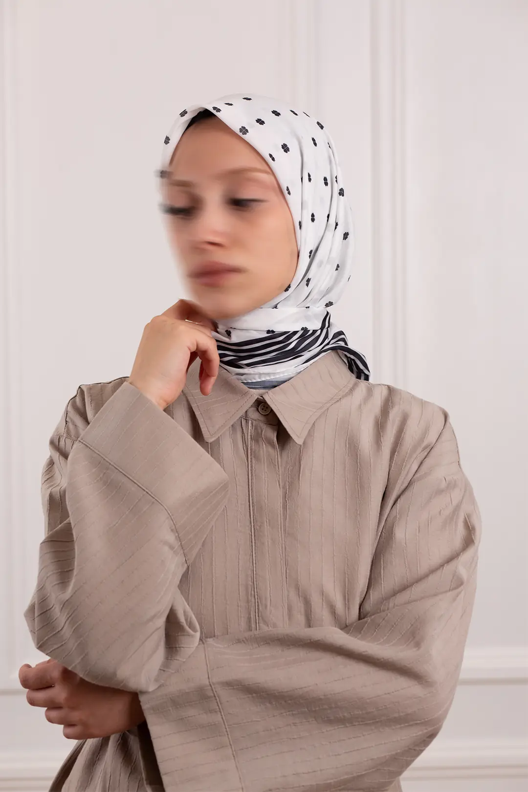 Çiçek Puantiye Desenli Soft Eşarp Beyaz 8