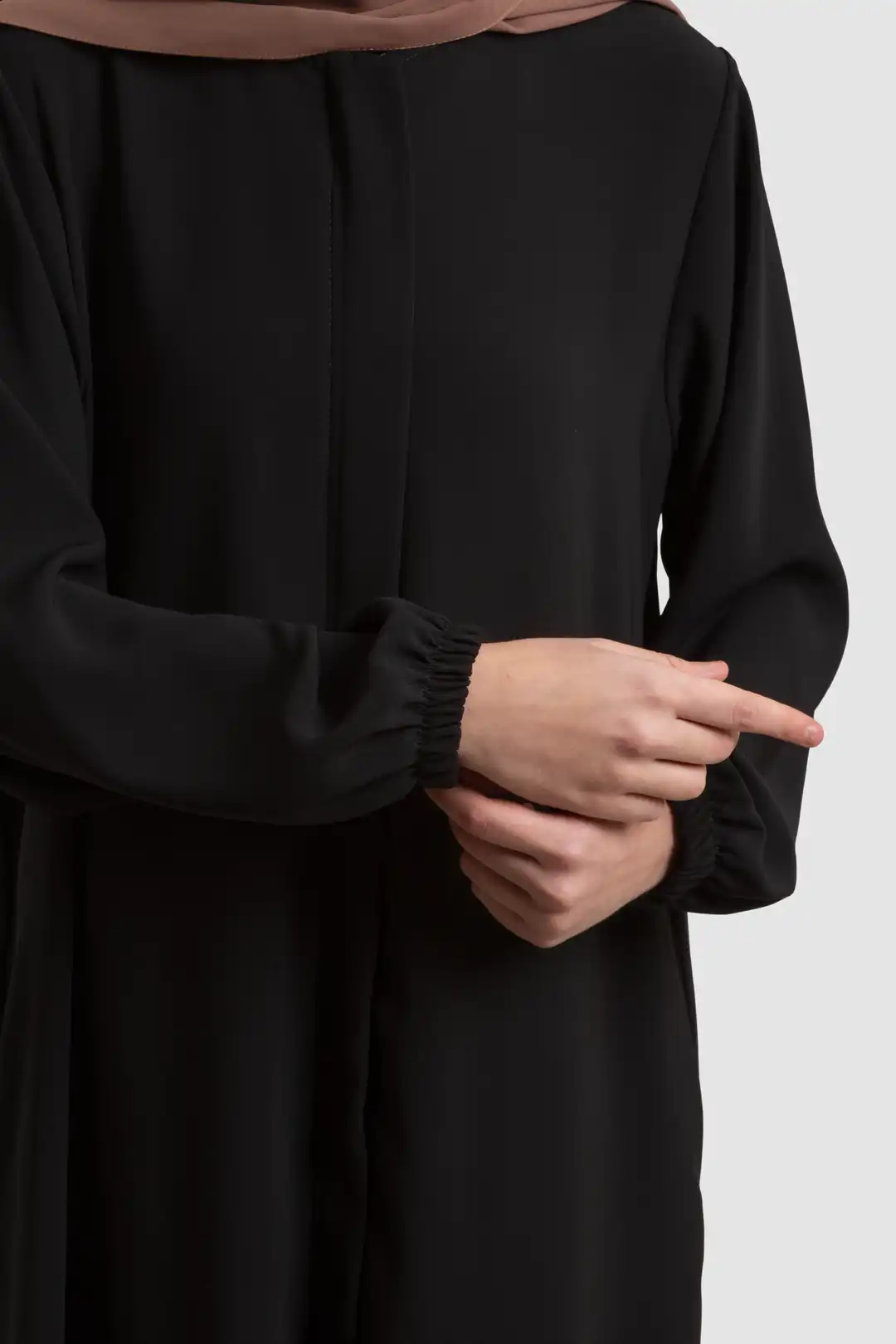 Arya Full-Length Zippered Abaya Black 4