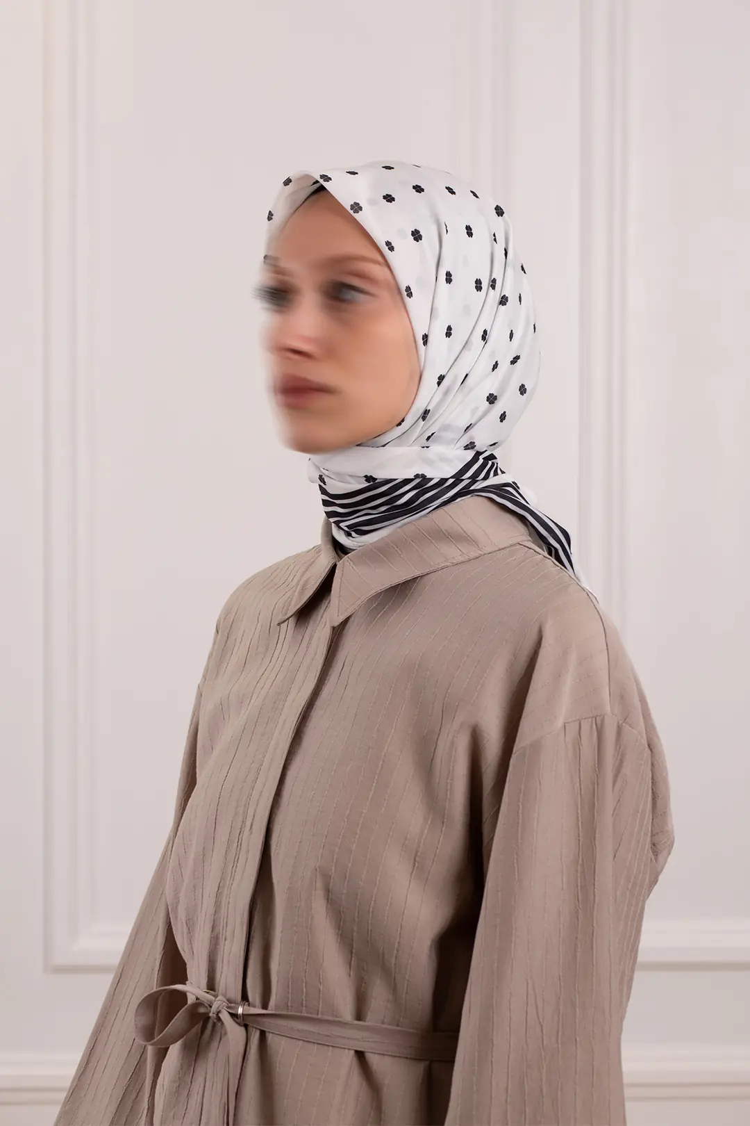 Çiçek Puantiye Desenli Soft Eşarp Beyaz 5
