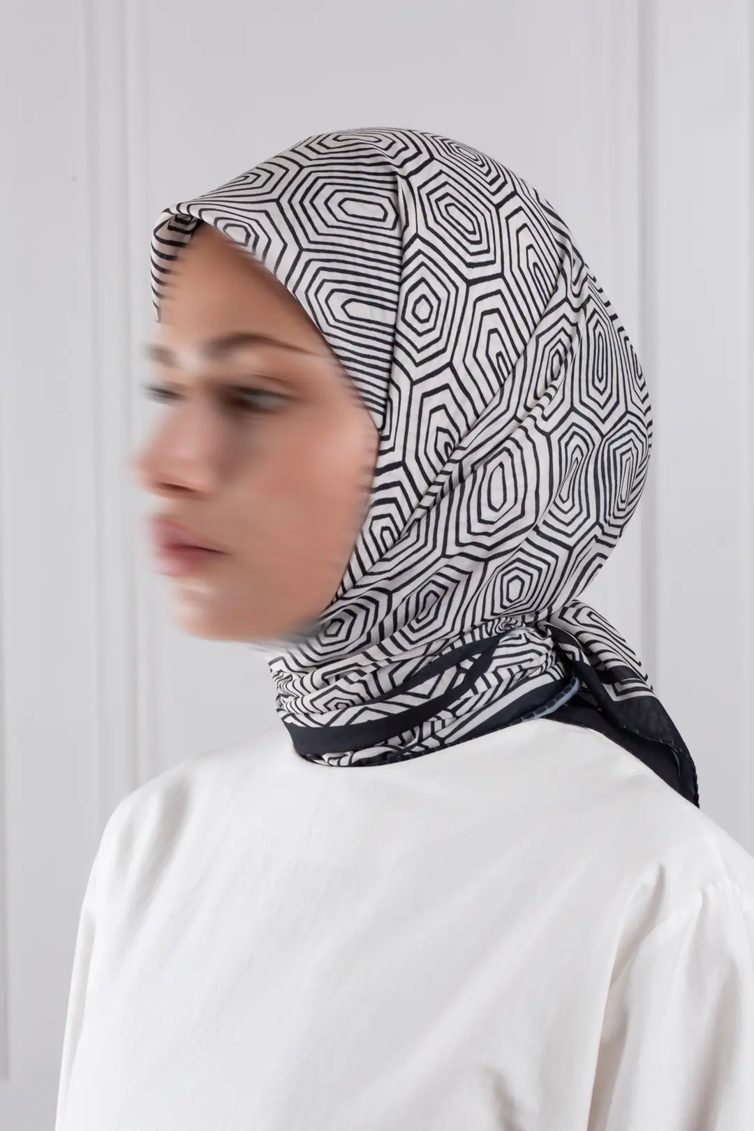 Altıgen Desenli Desenli Soft Eşarp Siyah 7