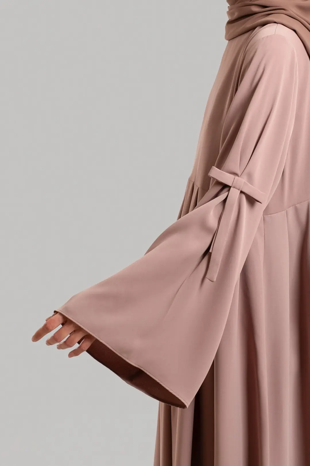 Bow-trimmed Abaya Sandstone