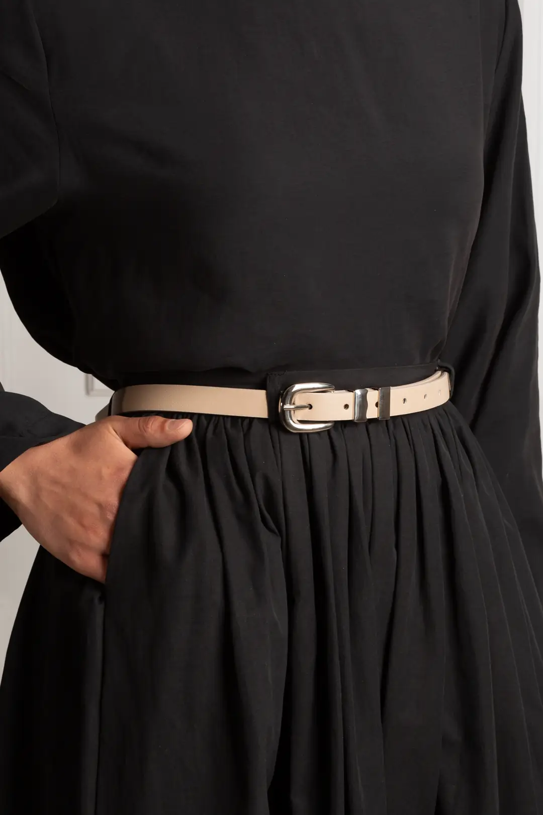 Basic Oval Buckle Belt with Stones 3