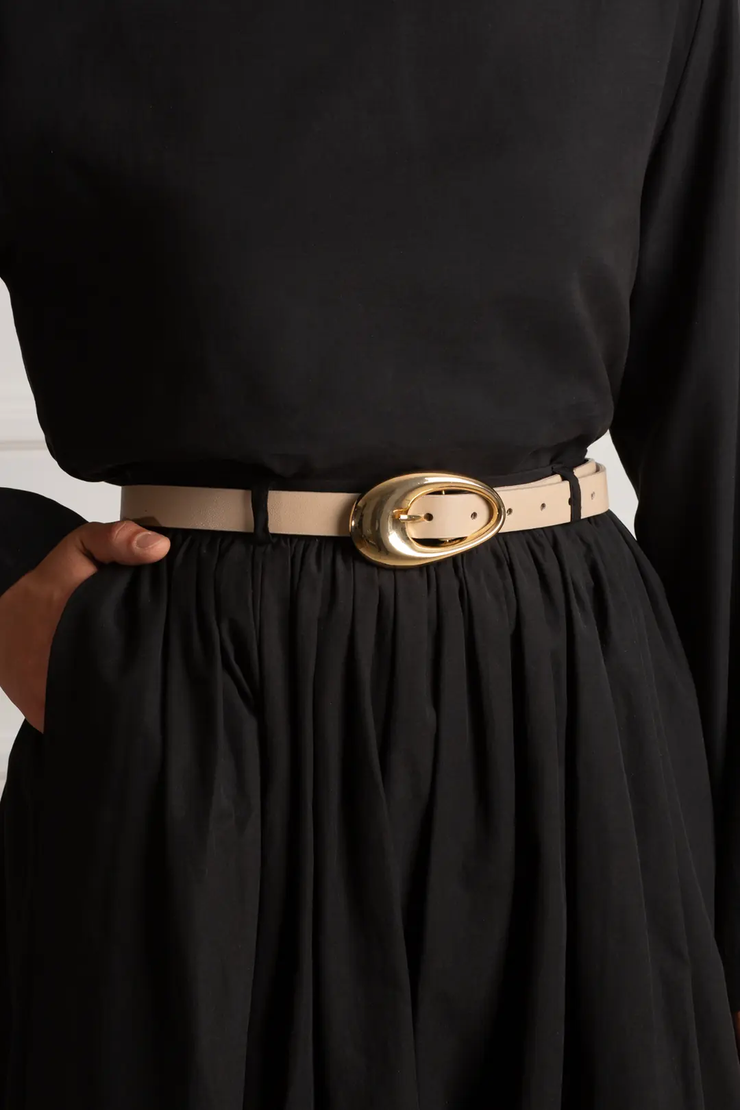 Oval Buckle Thin Belt with Stone 4