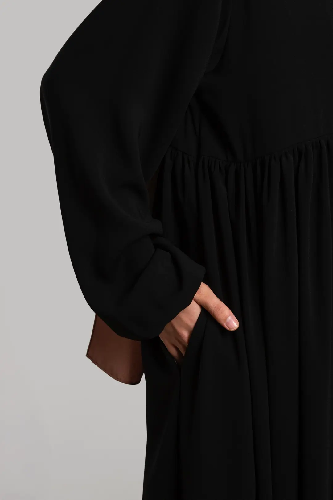 Ahsen Zippered Yoke Abaya Black 5